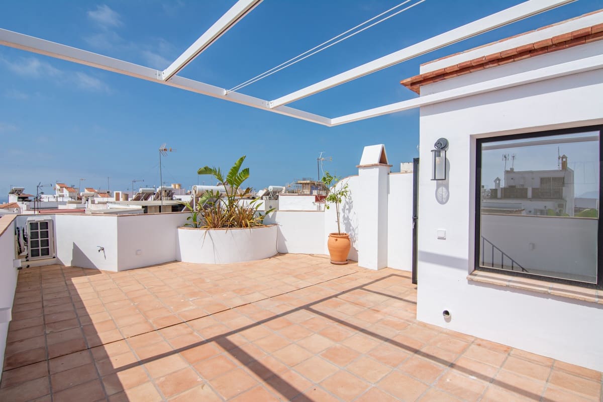 2 bedroom Townhouse for sale in Nerja with pool - € 690,000 (Ref: 9880651)
