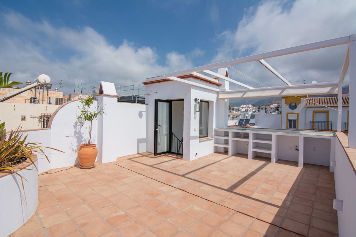 2 bedroom Townhouse for sale in Nerja with pool - € 690,000 (Ref: 9880651)