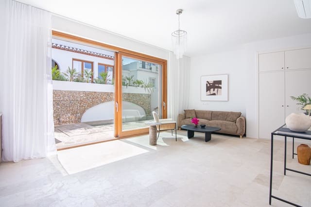 2 soverom Hus til salgs i Nerja med svømmebasseng - € 690 000 (Ref: 9880651)
