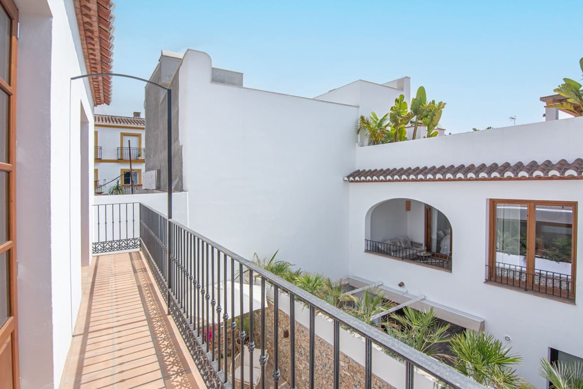 2 bedroom Townhouse for sale in Nerja with pool - € 690,000 (Ref: 9880651)