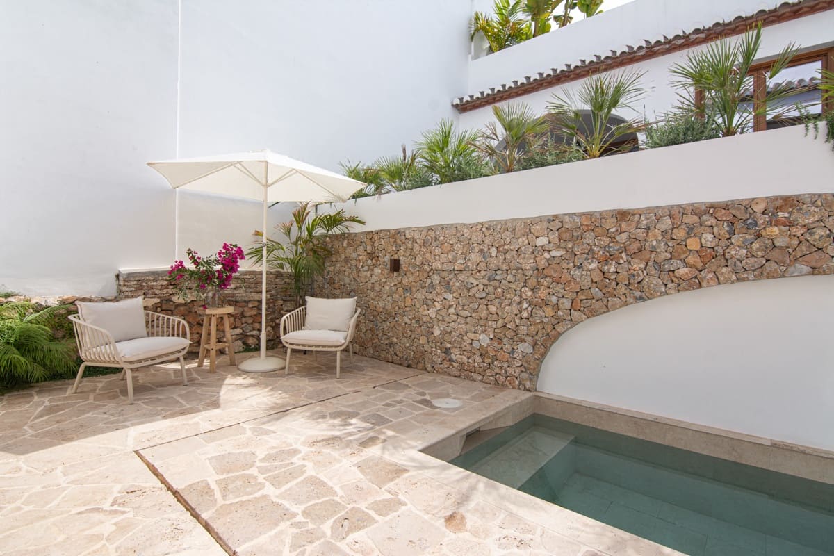 2 bedroom Townhouse for sale in Nerja with pool - € 690,000 (Ref: 9880651)