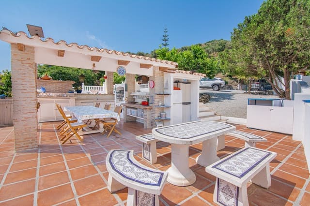 5 quarto Moradia para venda em Nerja com piscina - 749 000 € (Ref: 9939483)