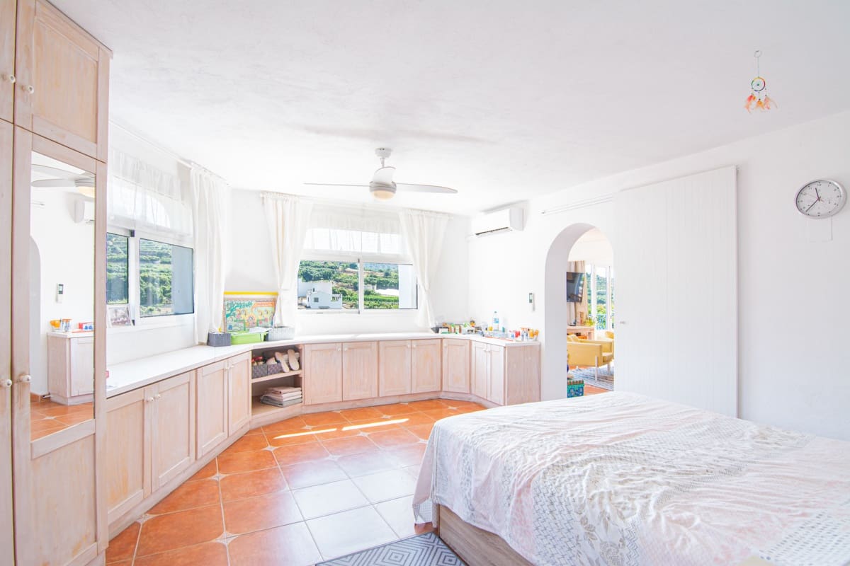 5 chambre Villa/Maison à vendre à Nerja avec piscine - 749 000 € (Ref: 9939483)