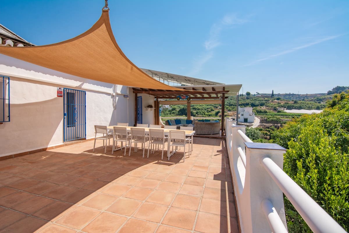 5 chambre Villa/Maison à vendre à Nerja avec piscine - 749 000 € (Ref: 9939483)