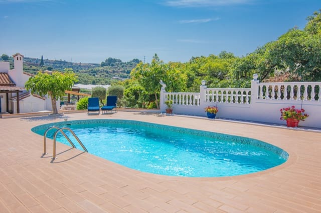5 quarto Moradia para venda em Nerja com piscina - 749 000 € (Ref: 9939483)