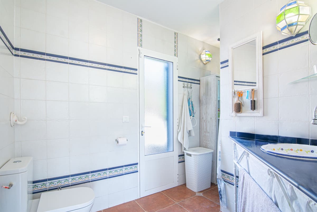 5 chambre Villa/Maison à vendre à Nerja avec piscine - 749 000 € (Ref: 9939483)