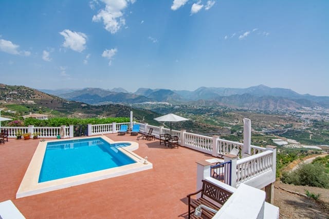3 slaapkamer Villa te koop in Nerja met zwembad garage - € 695.000 (Ref: 9996688)