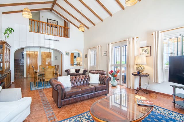 3 slaapkamer Villa te koop in Nerja met zwembad garage - € 695.000 (Ref: 9996688)