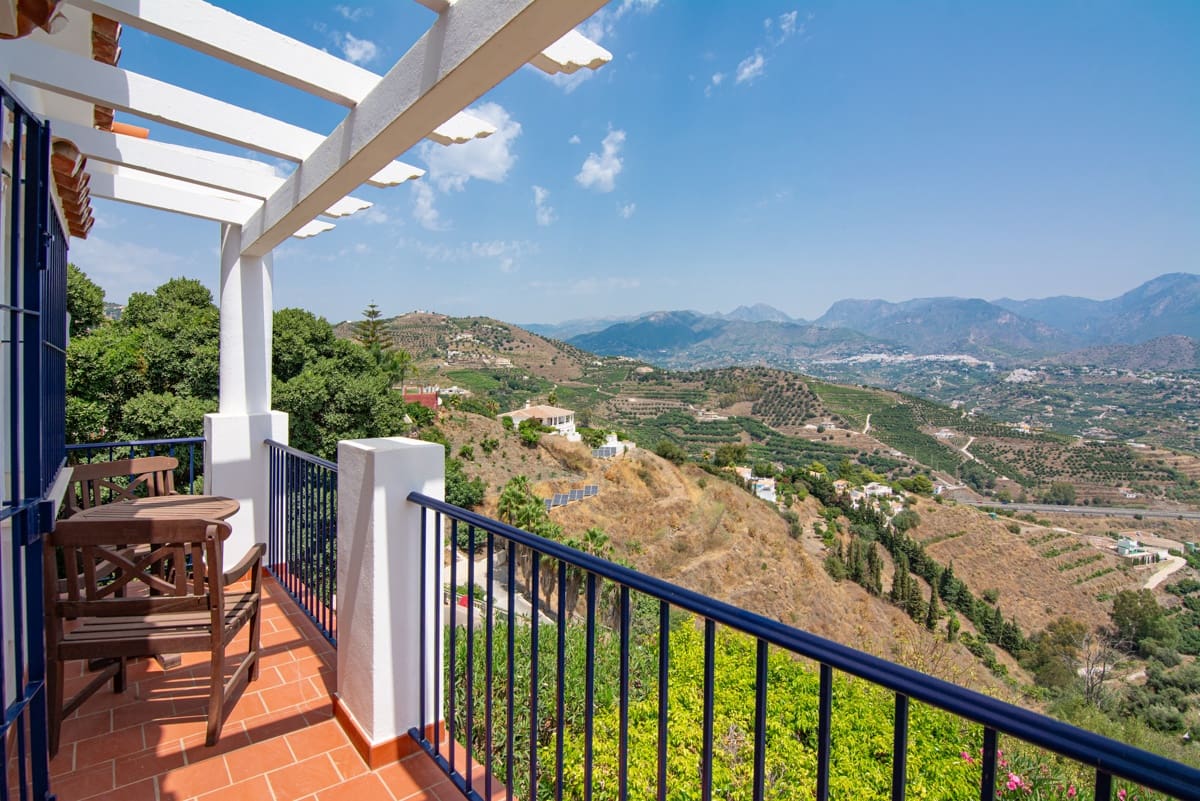 3 slaapkamer Villa te koop in Nerja met zwembad garage - € 695.000 (Ref: 9996688)