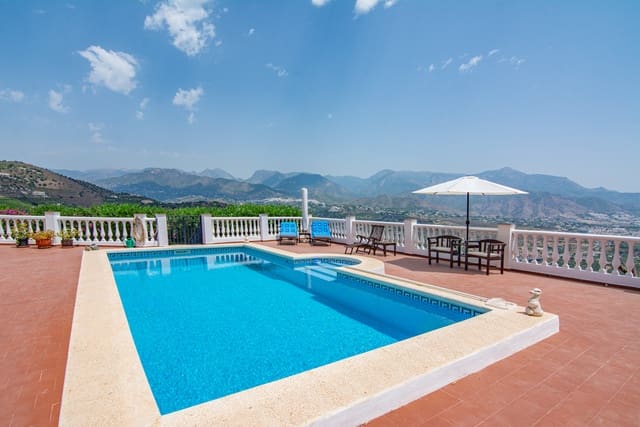 3 slaapkamer Villa te koop in Nerja met zwembad garage - € 695.000 (Ref: 9996688)