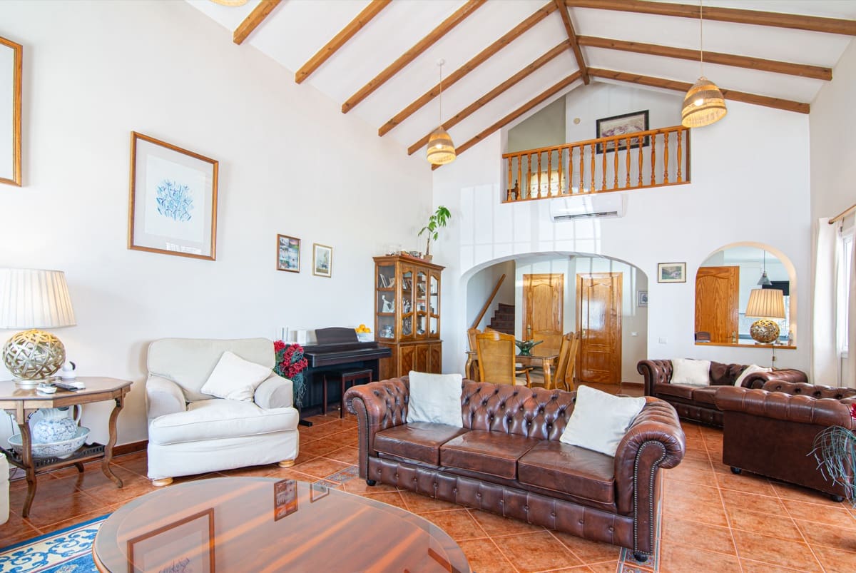3 slaapkamer Villa te koop in Nerja met zwembad garage - € 695.000 (Ref: 9996688)