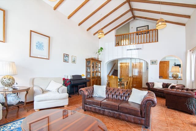 3 slaapkamer Villa te koop in Nerja met zwembad garage - € 695.000 (Ref: 9996688)