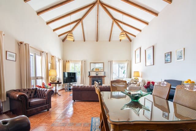 3 slaapkamer Villa te koop in Nerja met zwembad garage - € 695.000 (Ref: 9996688)