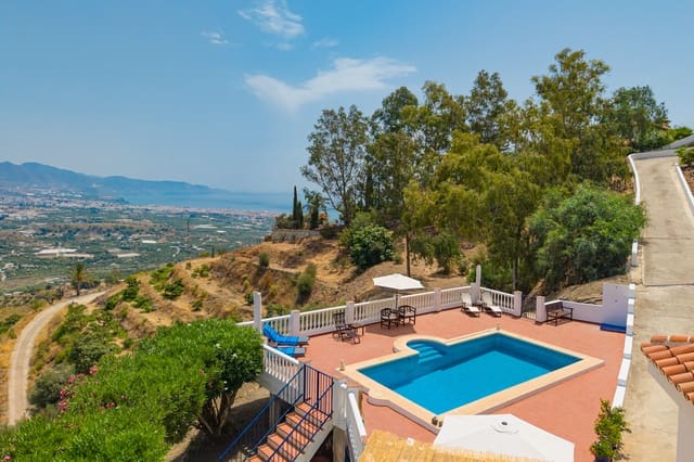 3 slaapkamer Villa te koop in Nerja met zwembad garage - € 695.000 (Ref: 9996688)