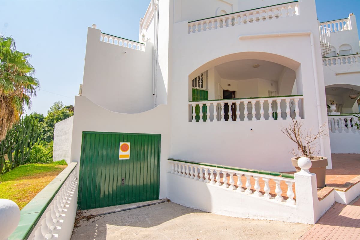 3 sovrum Hus till salu i Nerja med pool garage - 439 000 € (Ref: 9998136)