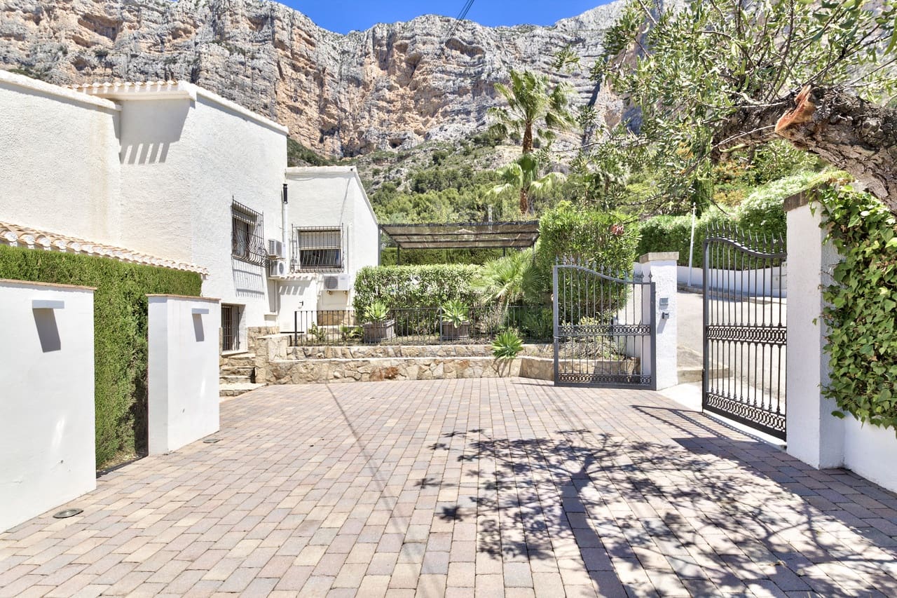 5 bedroom Villa for rent in Javea / Xabia with pool - € 2,750 (Ref: 8465524)