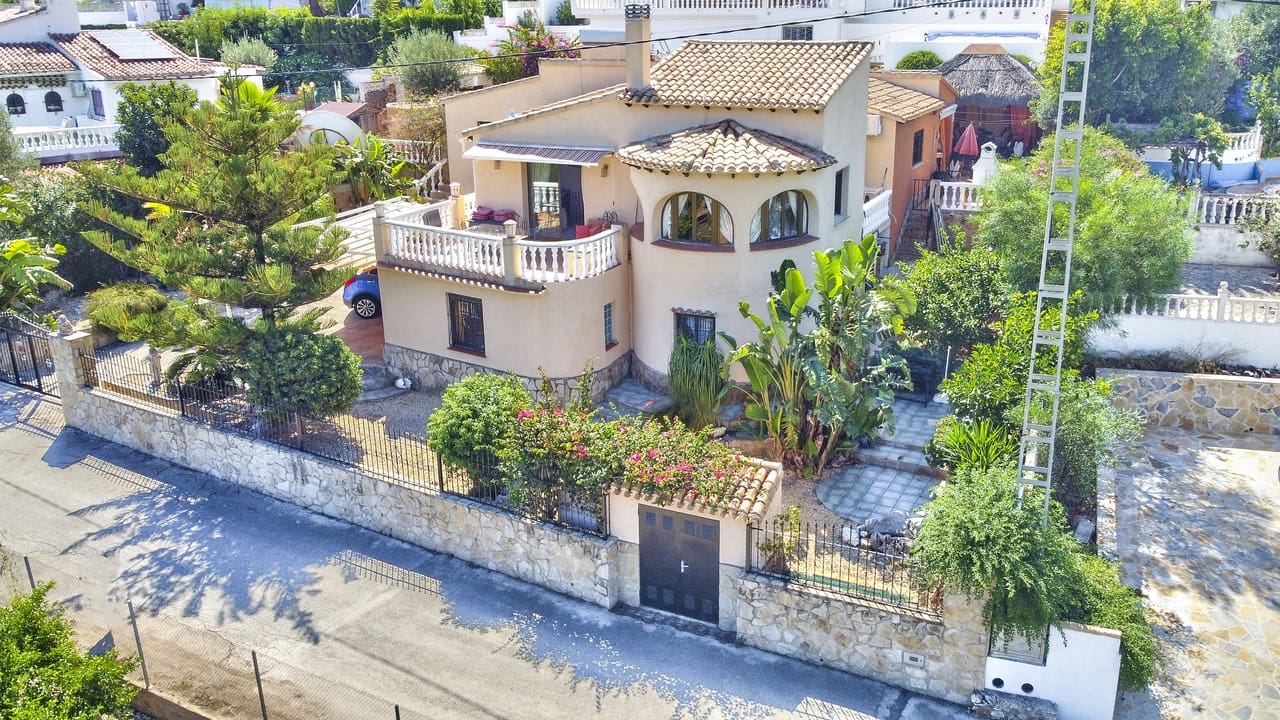 4 soveværelse Villa til salg i Orba - € 599.000 (Ref: 8477134)