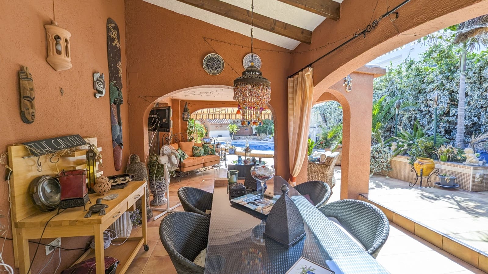 Chalet de 4 habitaciones en Orba en venta con piscina - 599.000 € (Ref: 8477134)