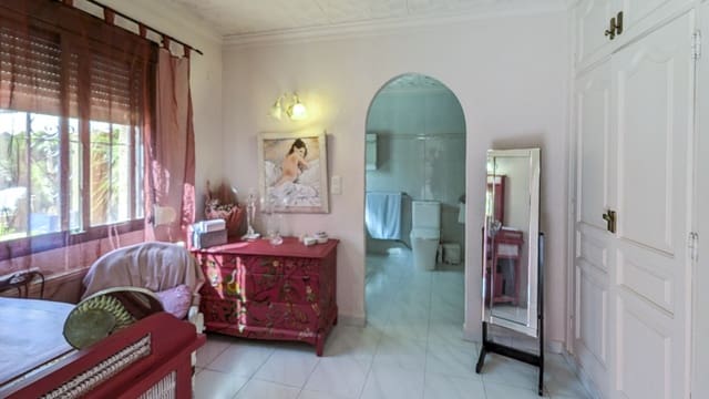 4 slaapkamer Villa te koop in Orba met zwembad - € 599.000 (Ref: 8477134)