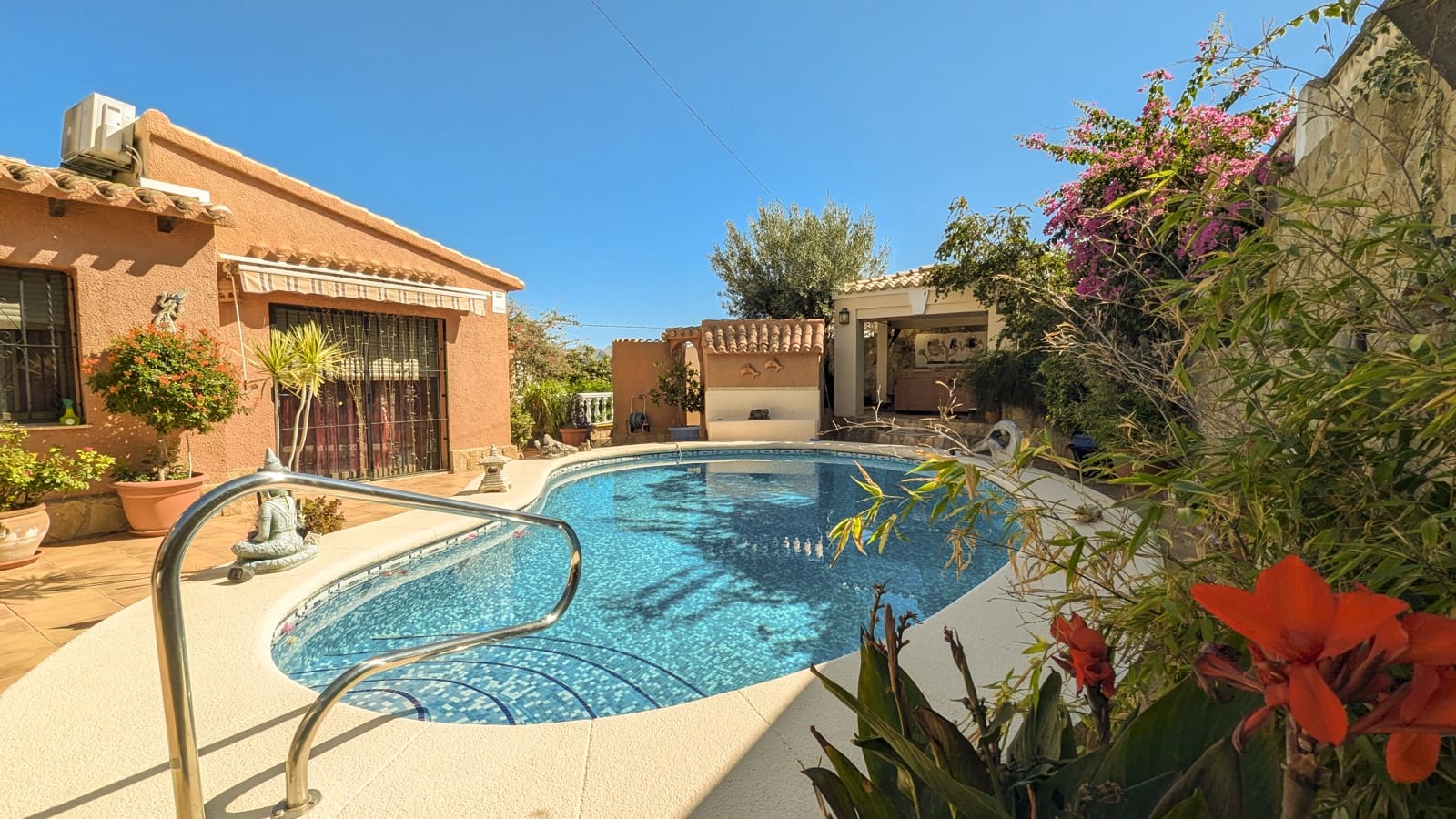 Chalet de 4 habitaciones en Orba en venta con piscina - 599.000 € (Ref: 8477134)