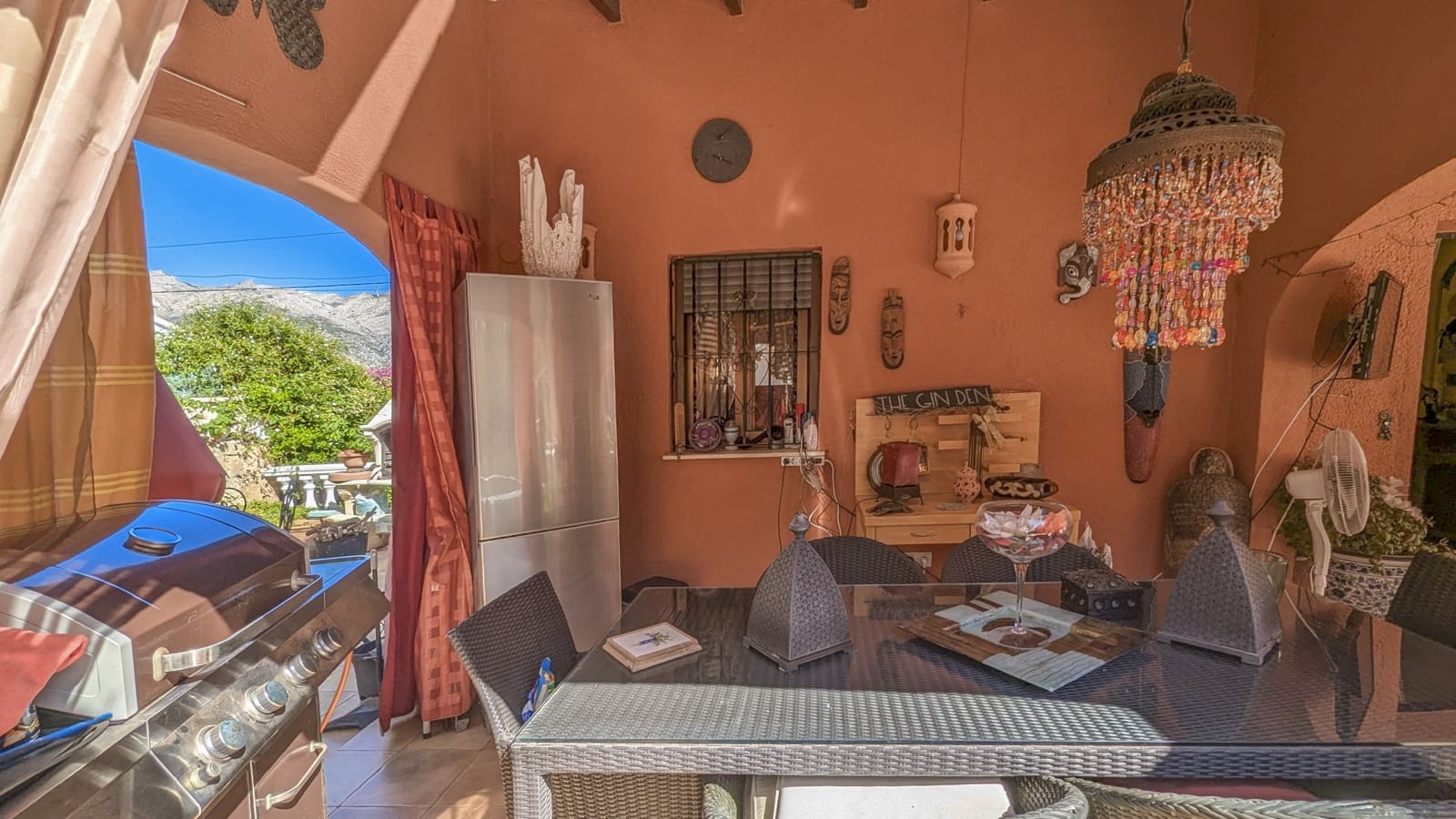 Chalet de 4 habitaciones en Orba en venta con piscina - 599.000 € (Ref: 8477134)