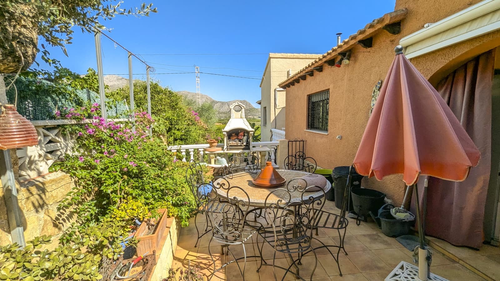 Chalet de 4 habitaciones en Orba en venta con piscina - 599.000 € (Ref: 8477134)