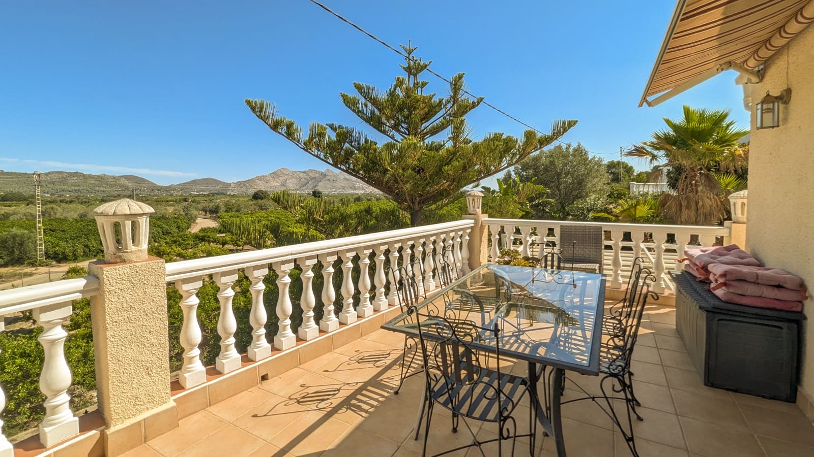 Chalet de 4 habitaciones en Orba en venta con piscina - 599.000 € (Ref: 8477134)