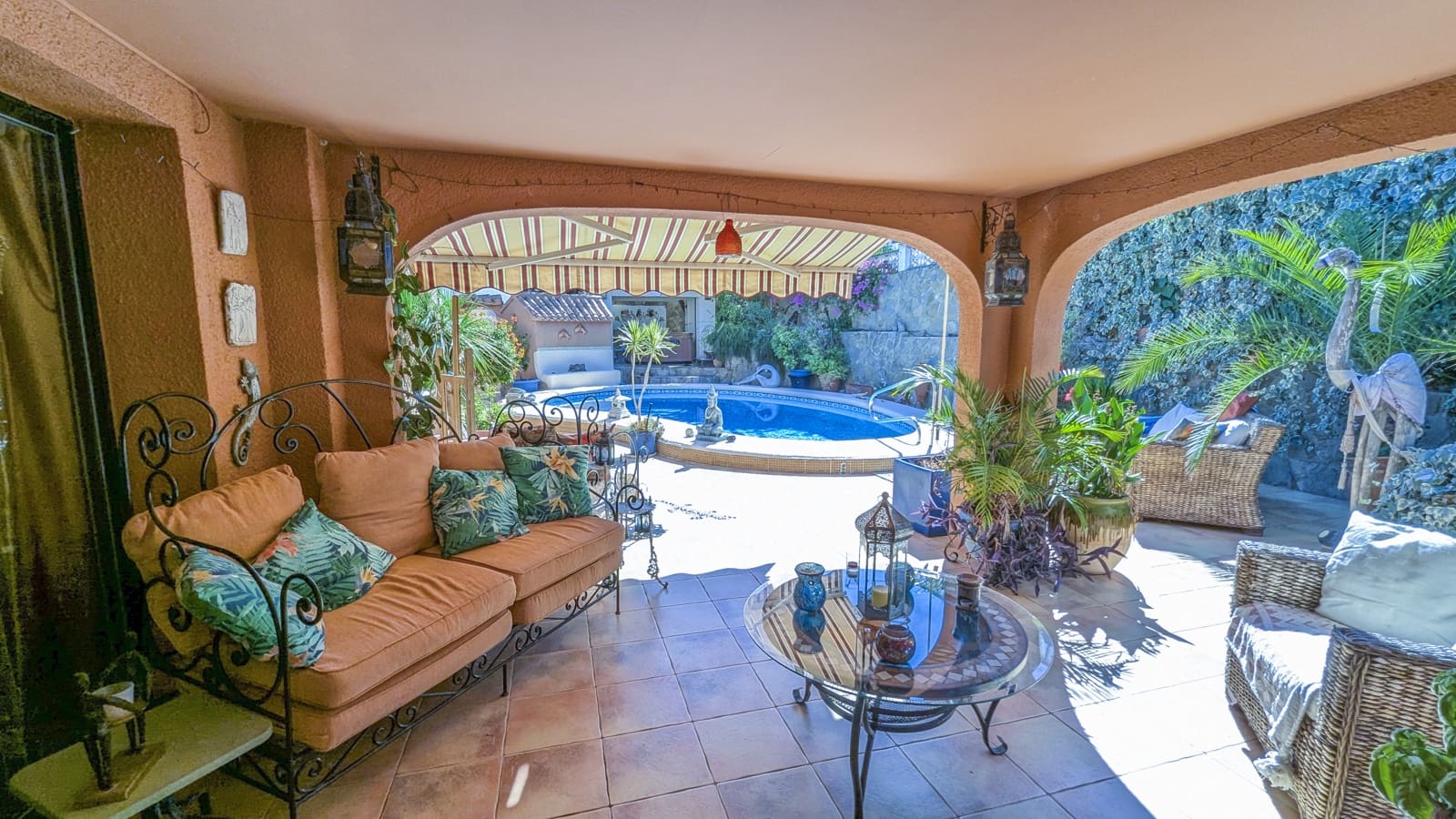Chalet de 4 habitaciones en Orba en venta con piscina - 599.000 € (Ref: 8477134)