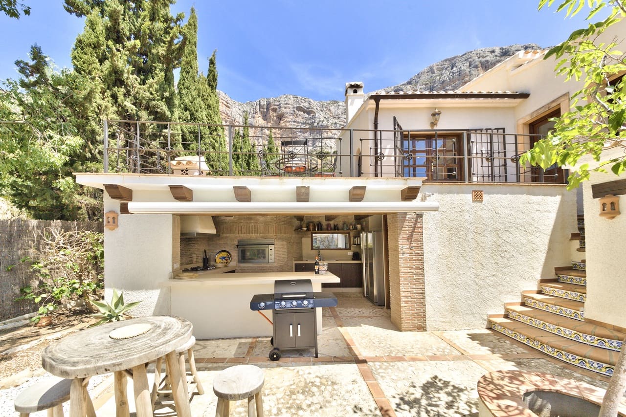 5 bedroom Villa for sale in Javea / Xabia with pool garage - € 1,395,000 (Ref: 9532522)