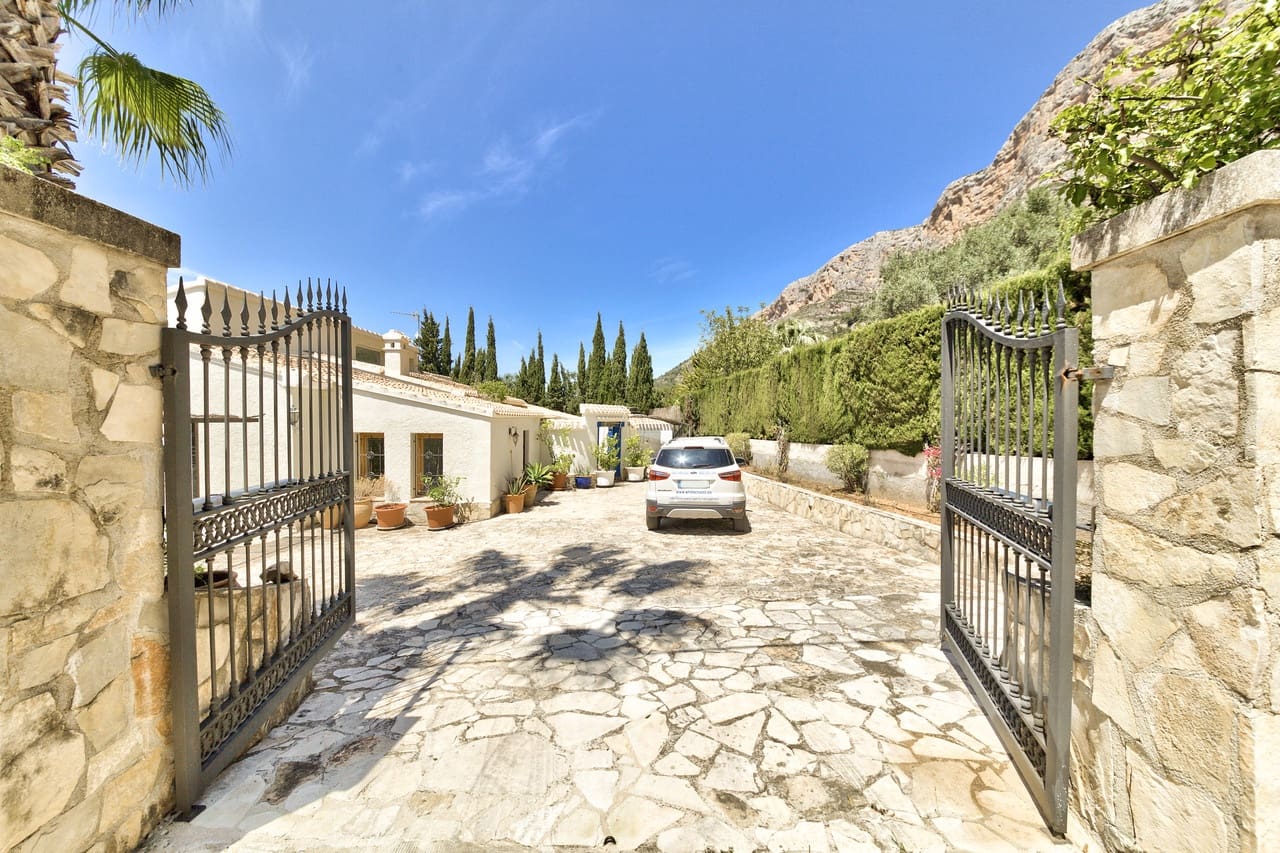 5 bedroom Villa for sale in Javea / Xabia with pool garage - € 1,395,000 (Ref: 9532522)