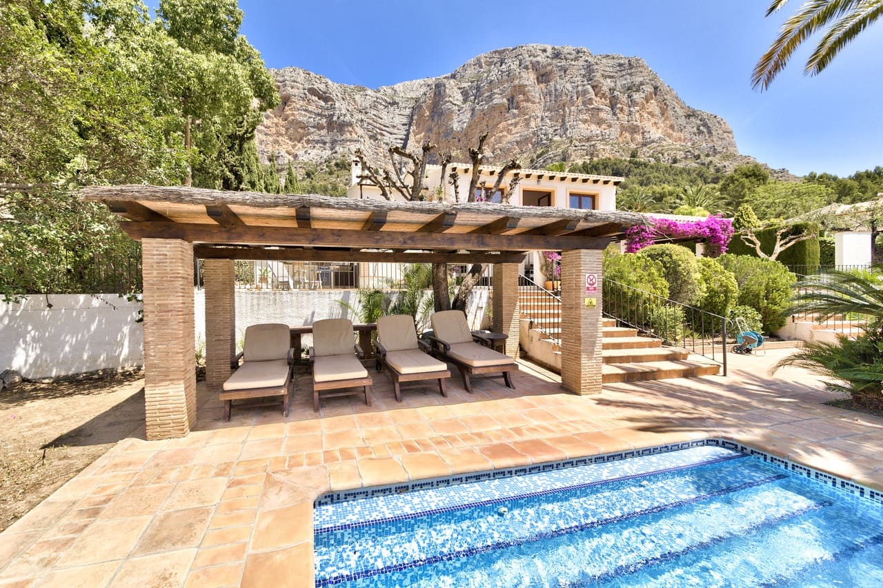 5 bedroom Villa for sale in Javea / Xabia with pool garage - € 1,395,000 (Ref: 9532522)