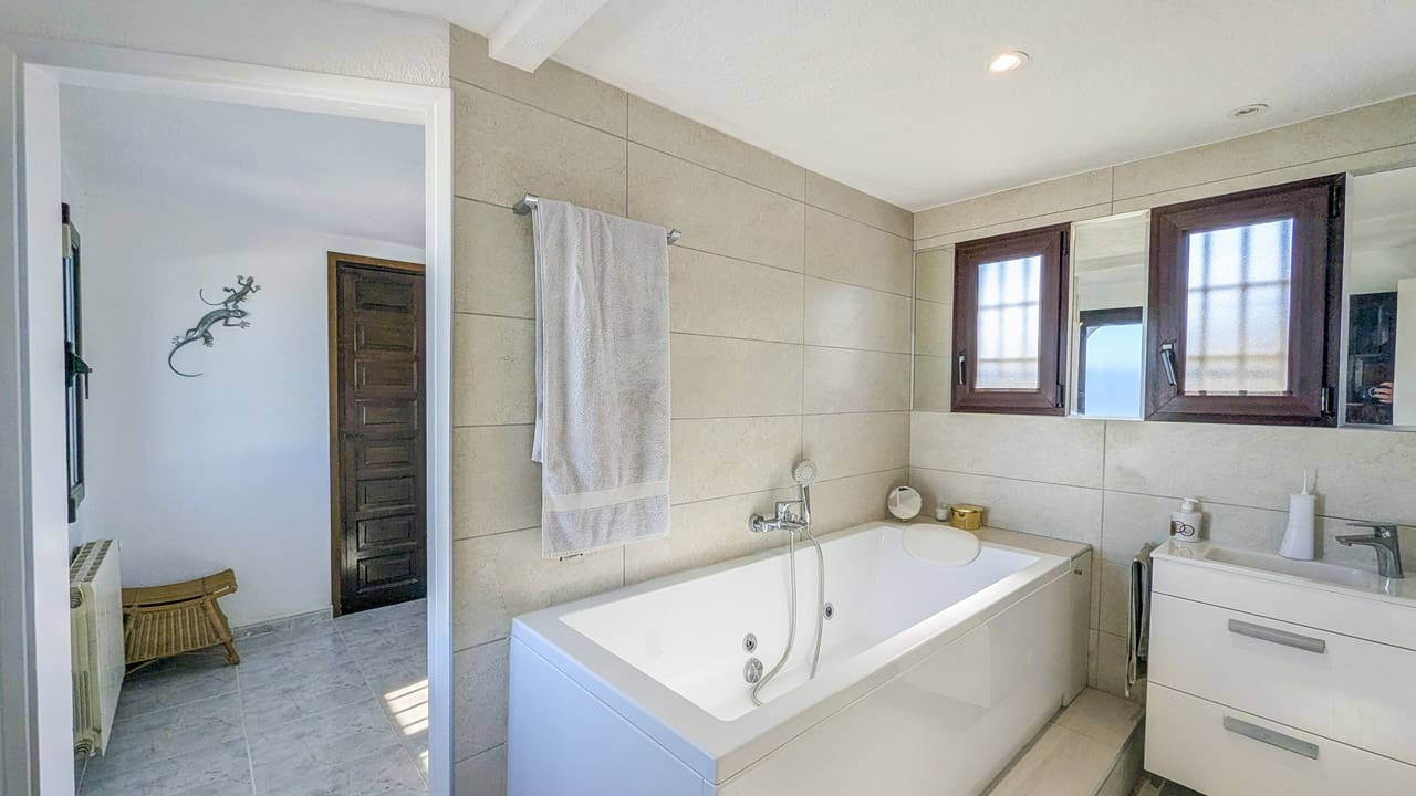 5 bedroom Villa for sale in Javea / Xabia with pool garage - € 970,000 (Ref: 9650982)