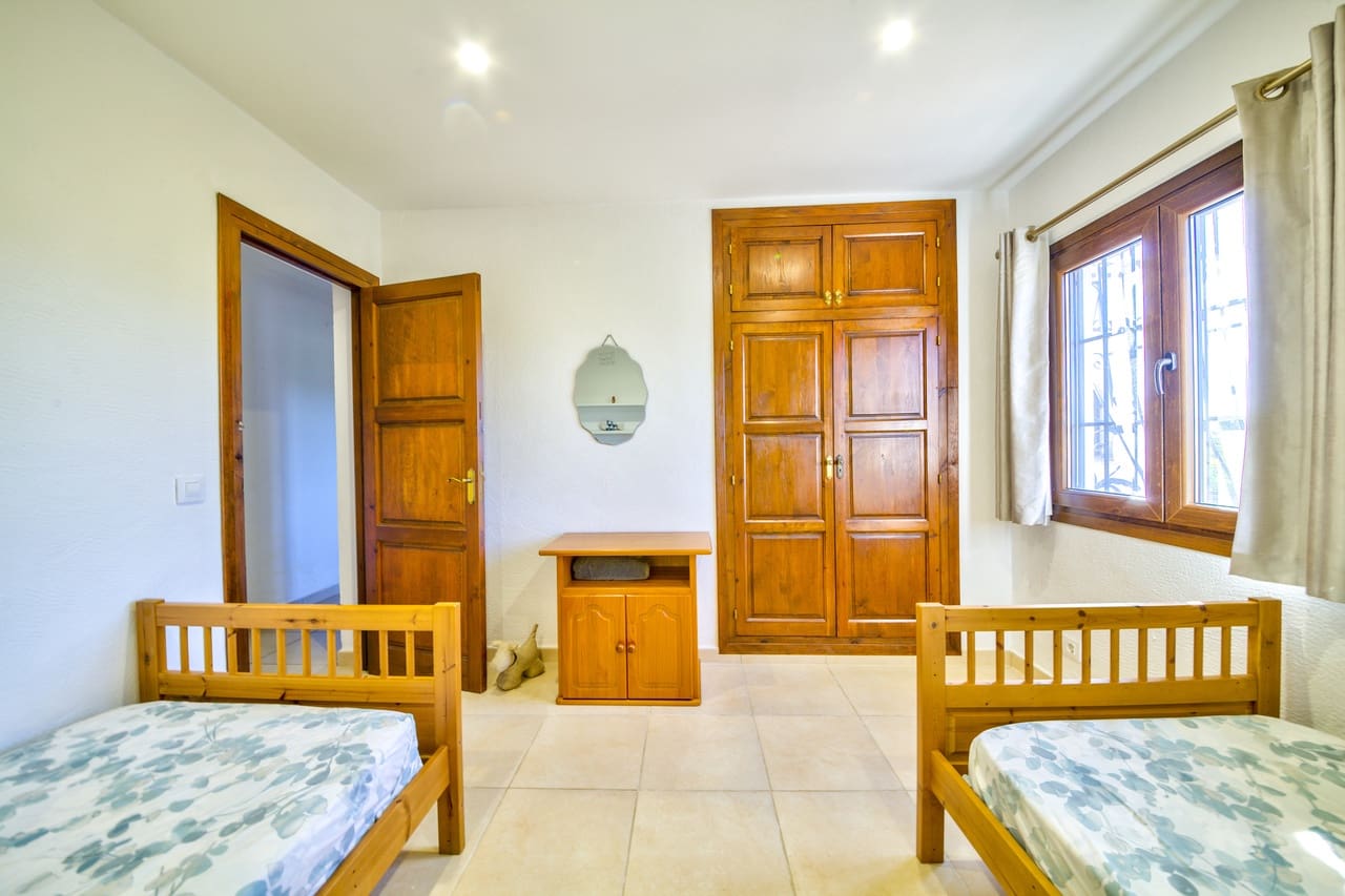4 sypialnia Willa na sprzedaż w Javea / Xabia z basenem garażem - 795 000 € (Ref: 9715381)