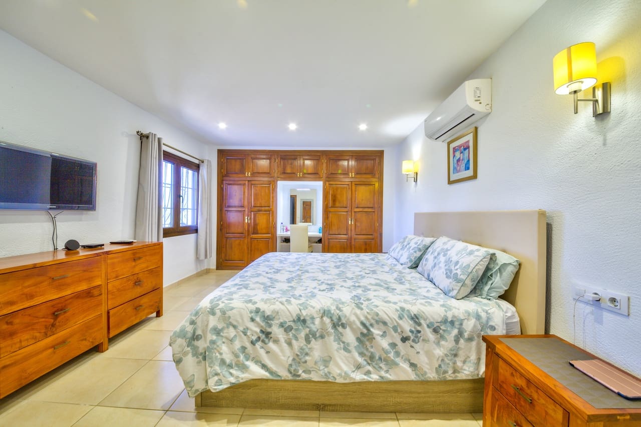 4 sypialnia Willa na sprzedaż w Javea / Xabia z basenem garażem - 795 000 € (Ref: 9715381)