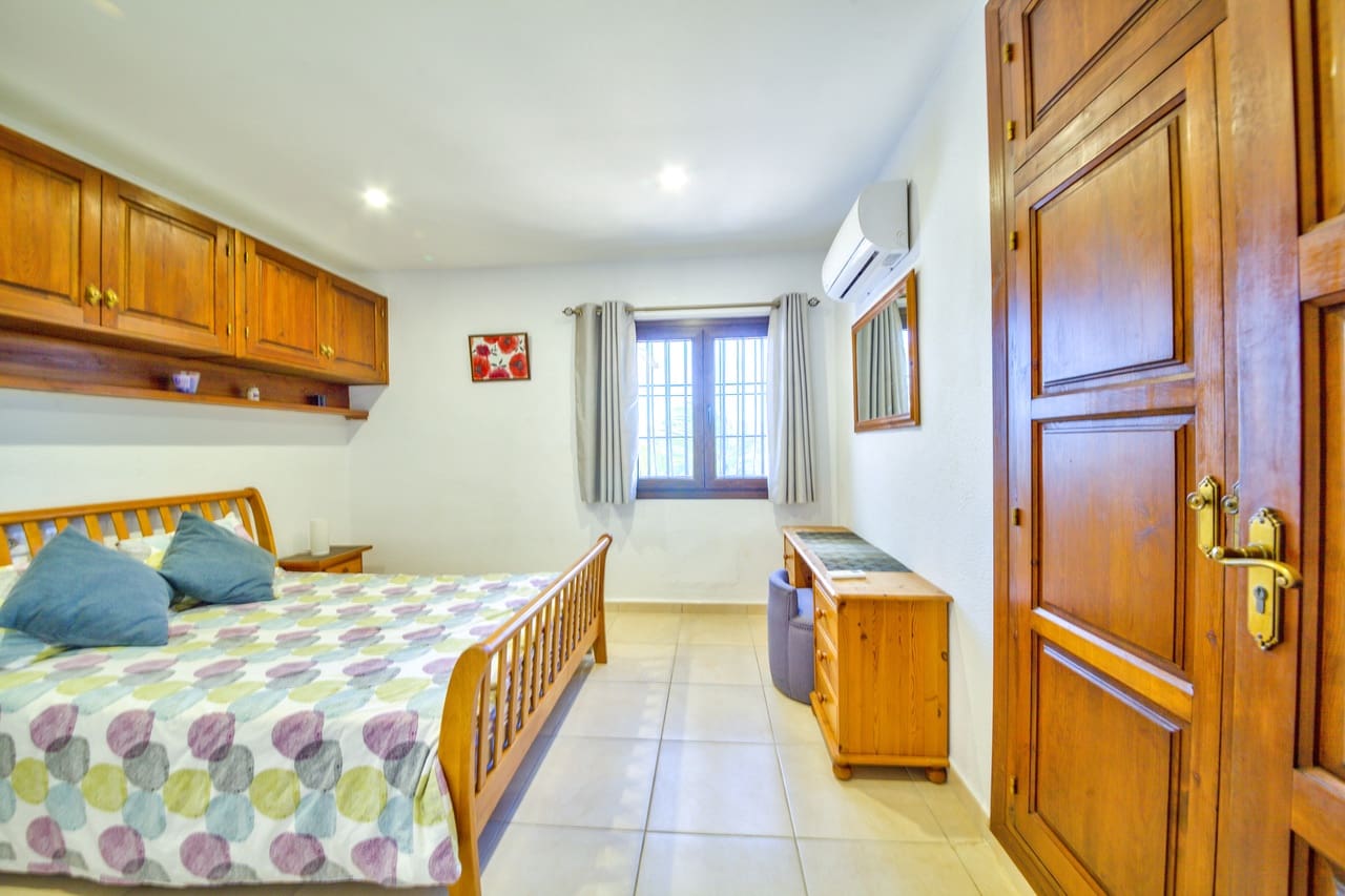 4 sypialnia Willa na sprzedaż w Javea / Xabia z basenem garażem - 795 000 € (Ref: 9715381)