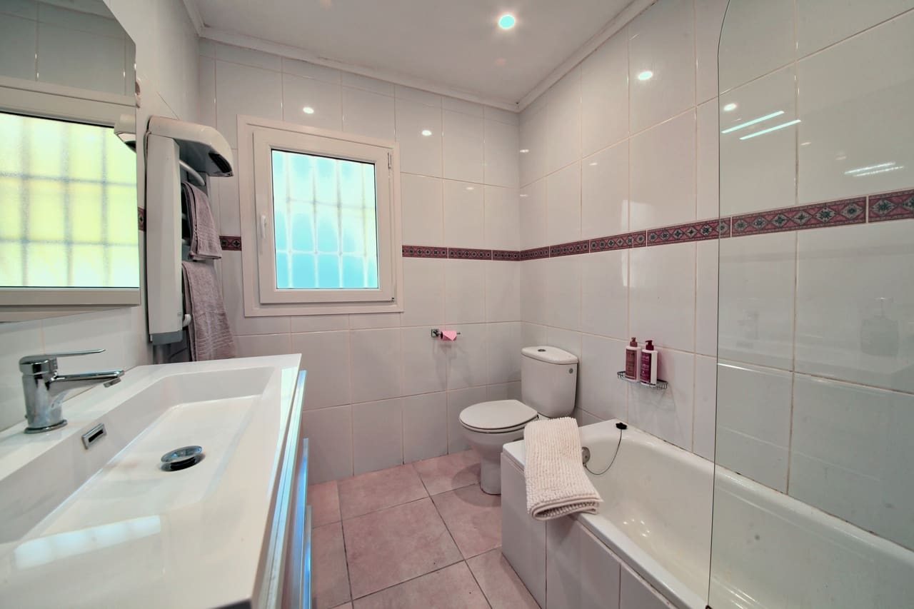 4 sypialnia Willa na sprzedaż w Javea / Xabia z basenem garażem - 795 000 € (Ref: 9715381)