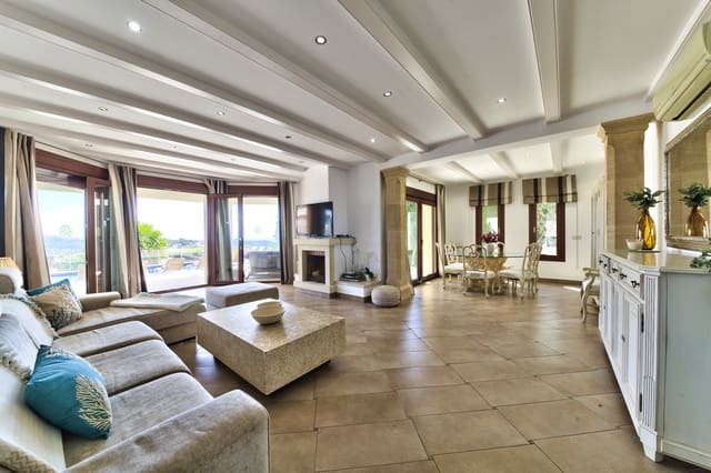 4 soverom Villa til salgs i Moraira, Teulada-Moraira med svømmebasseng garasje - € 1 400 000 (Ref: 9899827)