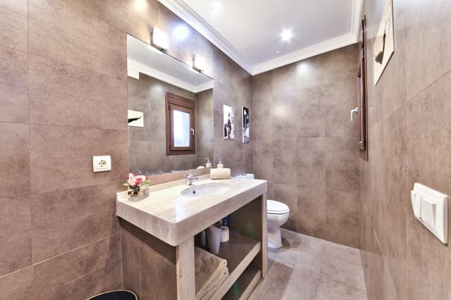4 soverom Villa til salgs i Moraira, Teulada-Moraira med svømmebasseng garasje - € 1 400 000 (Ref: 9899827)