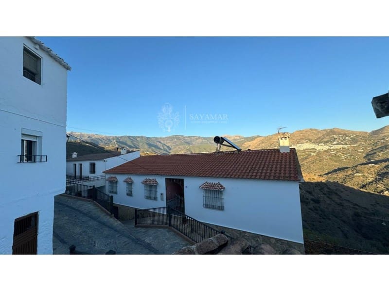 4 soveværelse Byhus til salg i Sayalonga med garage - € 120.000 (Ref: 8665776)