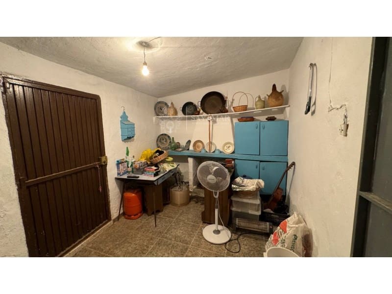 4 soveværelse Byhus til salg i Sayalonga med garage - € 120.000 (Ref: 8665776)