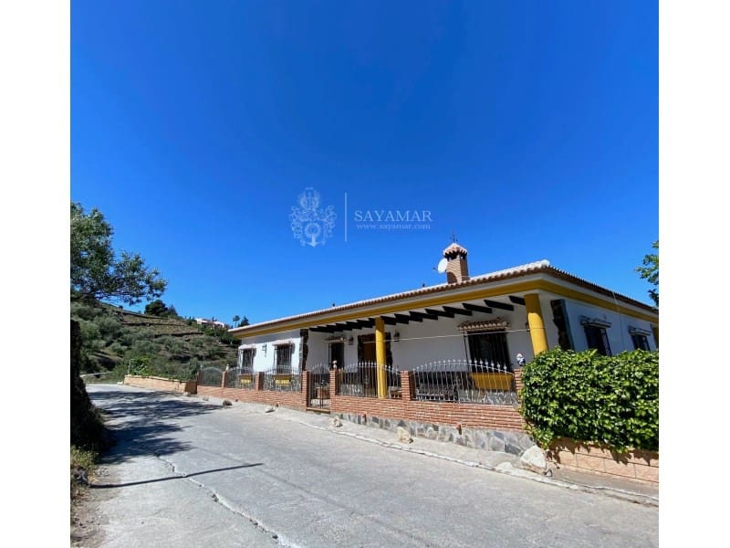 4 soveværelse Villa til salg i Sayalonga med garage - € 575.000 (Ref: 8665785)