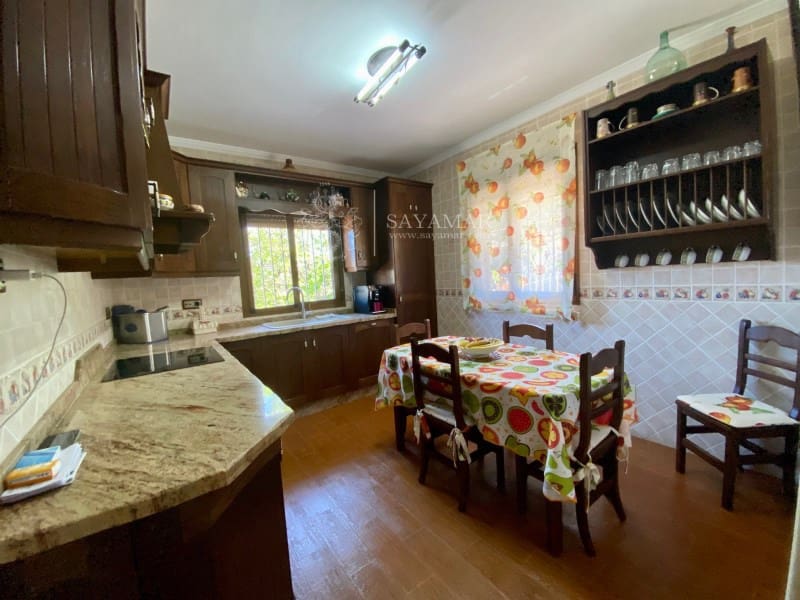 4 slaapkamer Villa te koop in Sayalonga met garage - € 575.000 (Ref: 8665785)