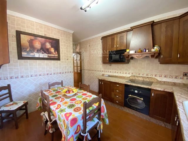 4 sovrum Villa till salu i Sayalonga med garage - 575 000 € (Ref: 8665785)