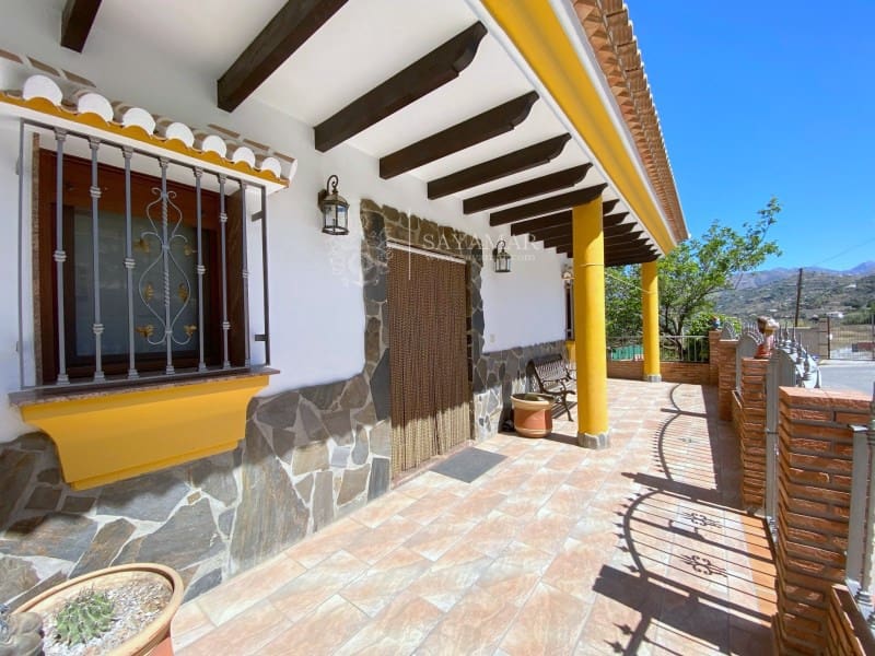 4 slaapkamer Villa te koop in Sayalonga met garage - € 575.000 (Ref: 8665785)