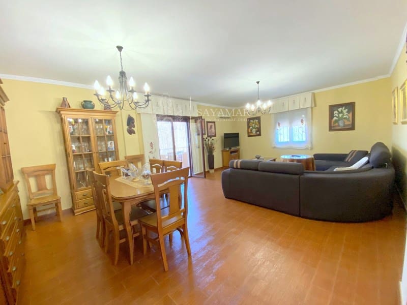 4 slaapkamer Villa te koop in Sayalonga met garage - € 575.000 (Ref: 8665785)