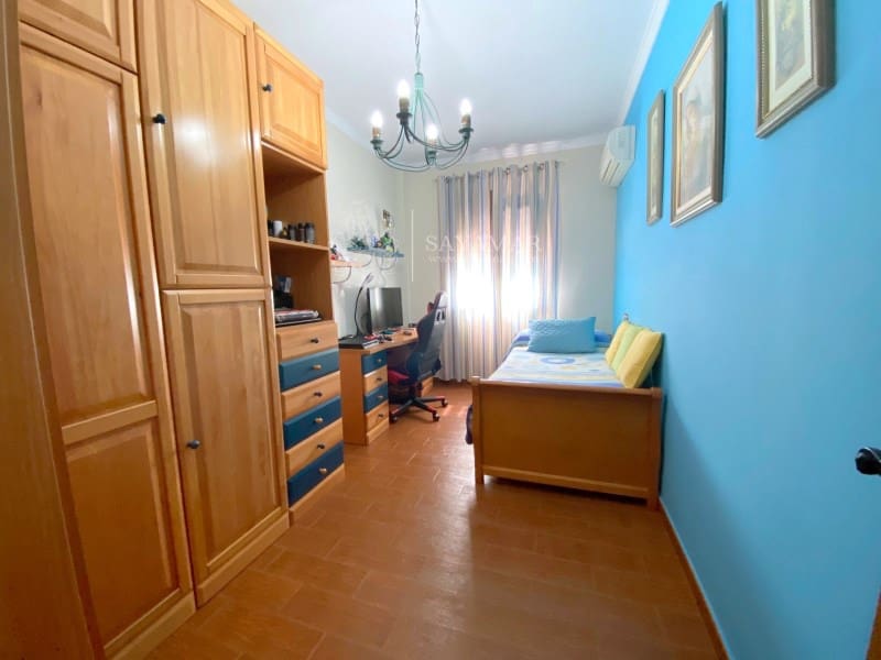 4 slaapkamer Villa te koop in Sayalonga met garage - € 575.000 (Ref: 8665785)