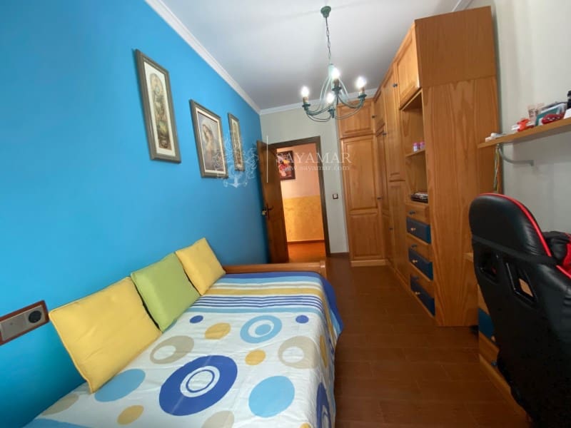 4 slaapkamer Villa te koop in Sayalonga met garage - € 575.000 (Ref: 8665785)