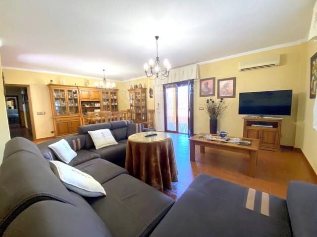 4 sovrum Villa till salu i Sayalonga med garage - 575 000 € (Ref: 8665785)