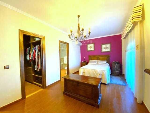 4 sovrum Villa till salu i Sayalonga med garage - 575 000 € (Ref: 8665785)