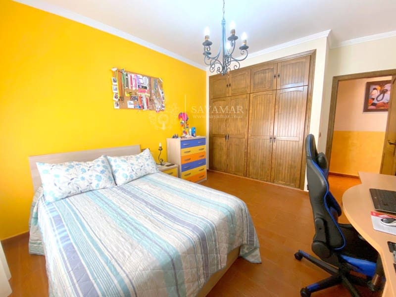 4 slaapkamer Villa te koop in Sayalonga met garage - € 575.000 (Ref: 8665785)